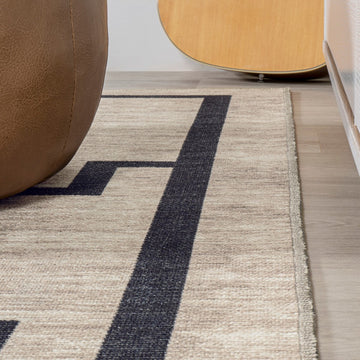Ashkii Minimalist Medallion Machine-washable Area Rug